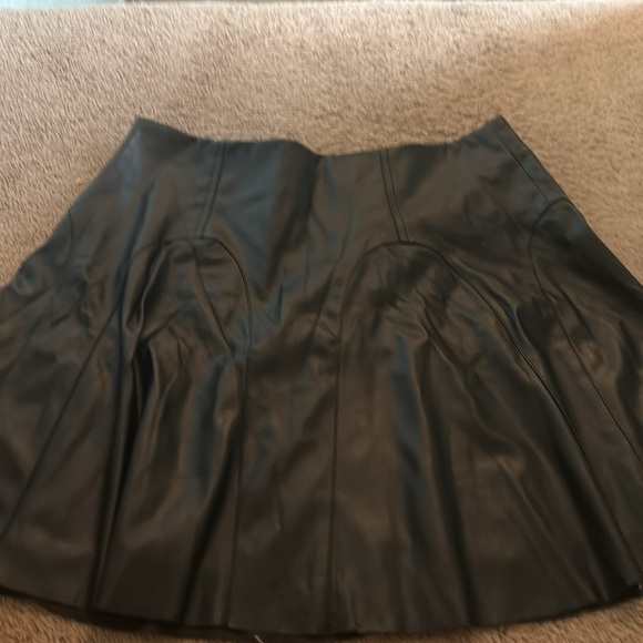 Victoria Secret Faux Leather Skirt Size 4/small - Picture 4 of 5
